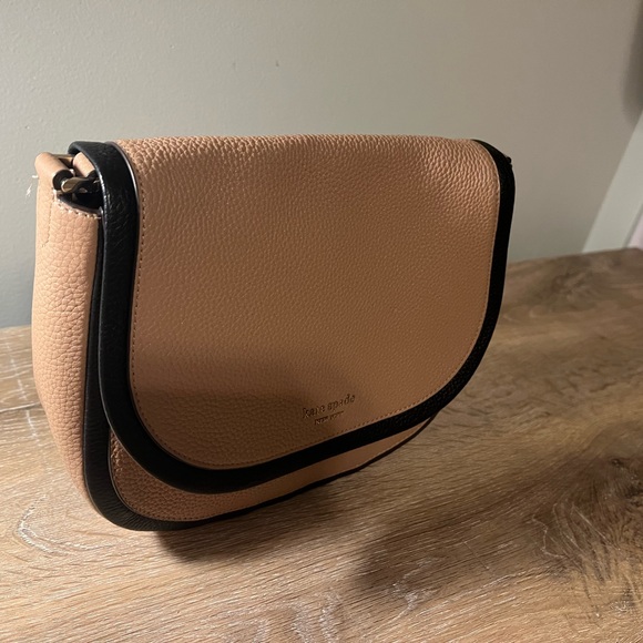 Kate Spade New York Cream Crossbody.Good condition. - Picture 2 of 2